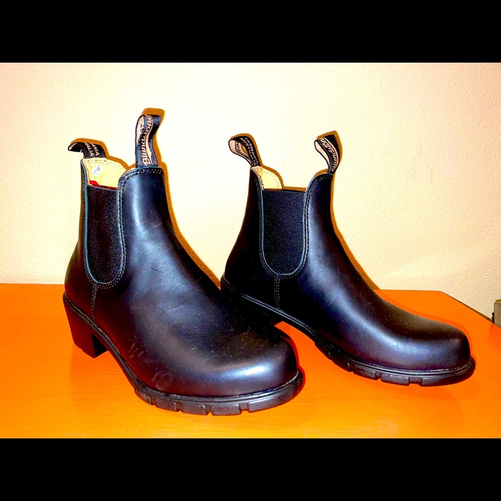 Blundstone 1671 Mid-Heel Black Bootie NWOT